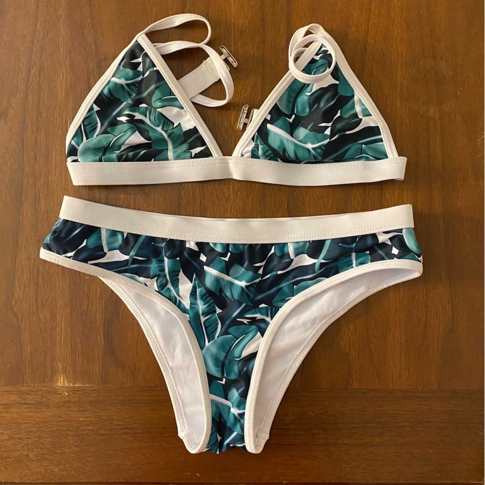 Cute palm leaf bikini